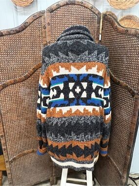 American eagle zip up sweater Aztec design pockets large shawl collar